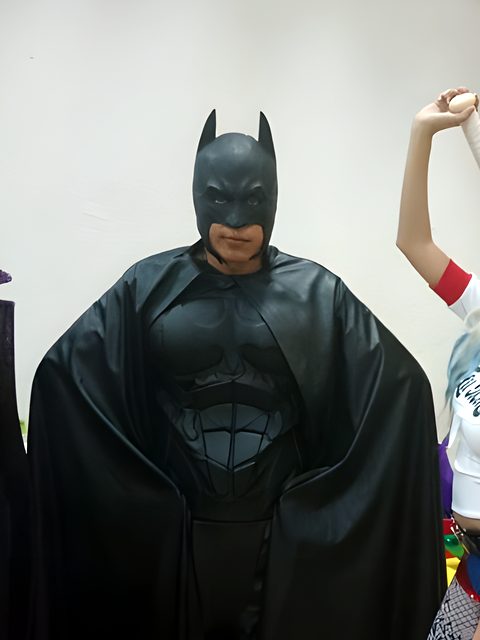 Personaje de Batman en una fiesta